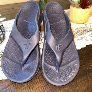 Unisex Telic Navy Flip Flop Sandals  - W9 but fits like an 8
